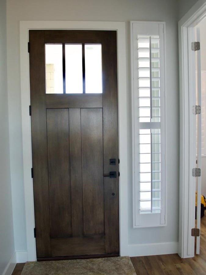 Door with sidelights